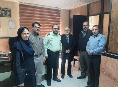 مدیر مركز آموزشی درمانی ۲۲ بهمن با رئیس كلانتری ۱۲ بازار دیدار كرد